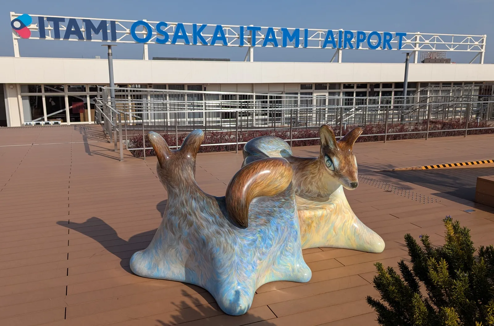 大阪ヘルスケアパビリオン オオカミベンチ