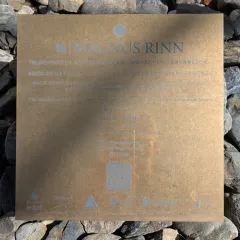 彫刻「Magnus RINN」（マグナス・リン）の説明